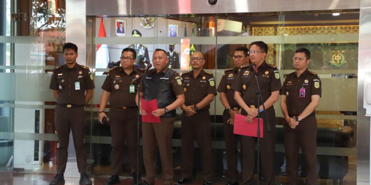 Tim Penyidik Kejaksaan Agung Menetapkan dan Melakukan Penahanan Terhadap 3 Orang Tersangka Baru