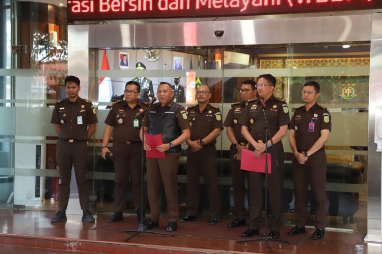 Tim Penyidik Kejaksaan Agung Menetapkan dan Melakukan Penahanan Terhadap 3 Orang Tersangka Baru