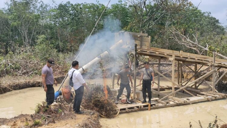 Polsek Benai,Membakar 6 Rakit PETI Diwilayah Hukum Polsek Benai 