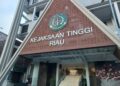 OKNUM JAKSA INISIAL SH DISERAHKAN KE BIDANG PIDSUS KEJATI RIAU UNTUK MENJALANI PROSES HUKUM