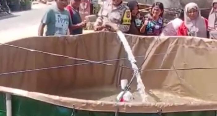 Kapolda Kepulauan Bangka Belitung menyuplai Air Bersih Utuk Masyarakat Kota Pangkalpinang