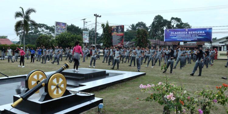 Polres Kampar Gelar Olah Raga Bersama  Meriahkan Hari Lalu Lintas Bhayangkara Ke – 68