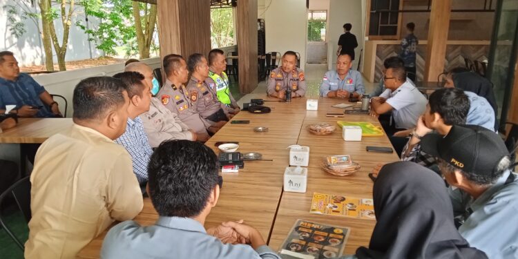 WUJUDKAN PEMILU 2024 YANG BERKUALITAS, BAWASLU KEC. BINA WIDYA AUDIENSI KE POLSEK TAMPAN