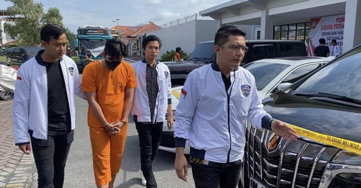 Gila… Judi Online di Pekanbaru Ini Untung Miliaran. Ditangkap Polisi dengan Lima Mobil Mewah