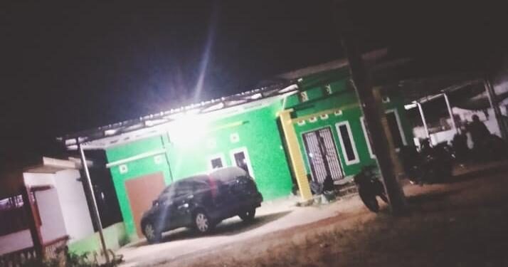 MURI pemuda dusun Tutut melarang wartawan masuk ke rumah Bos pembeli timah