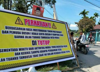 Masyarakat Desa Kualu Larang Truk Muatan Pasir Ilegal Melintas