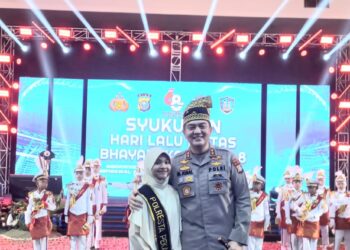 Wakili Satlantas Polresta Pekanbaru, 2 Pelajar Raih Juara Lomba Puisi