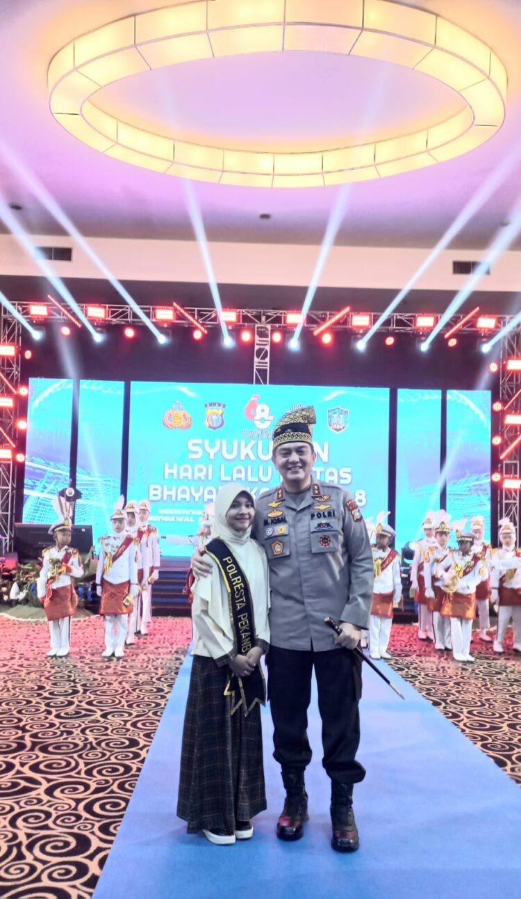 Wakili Satlantas Polresta Pekanbaru, 2 Pelajar Raih Juara Lomba Puisi
