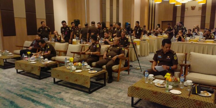 ASWAS KEJATI RIAU MELAKUKAN INSPEKSI PEMANTAUAN DI BIDANG INTELIJEN KEJAKSAAN TINGGI RIAU