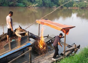 Respon Cepat Polsek Kuantan Mudik Tertibkan dan Musnahkan Rakit PETI