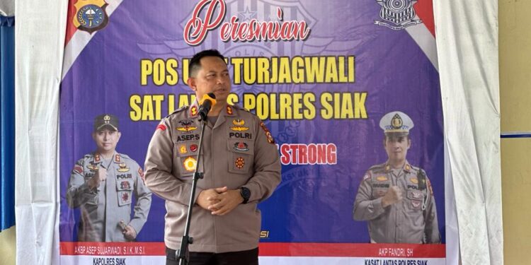 Kapolres Siak AKBP Asep Sujarwadi meresmikan Pos Unit Turjagwali Satlantas Polres Siak