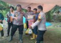 Polsek Siak Hulu Bantu Sembako Dapur Umum Pencarian Korban Hanyut di Sungai Kampar