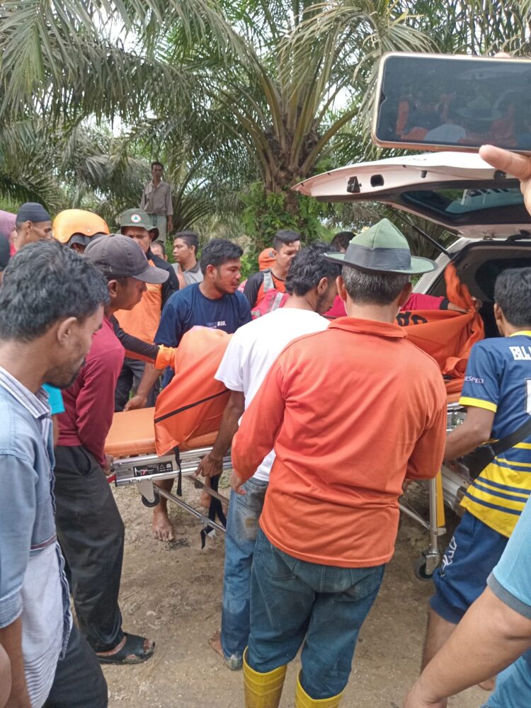 Korban Tenggelam Di Siak Hulu Ahirnya Ditemukan Tim Sar