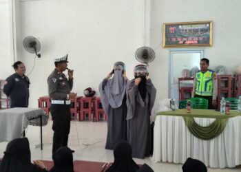 Tim ISDC ( INDONESIA SAFETY DRIVING CENTER) Polda Riau Berikan Pendidikan dan Pengetahuan Serta Edukasi Tertib Berlalu Lintas Kepada Santriwati dan Tenaga pengajar Ponpes Nurul Ilmi