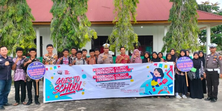 Satlantas Polres Siak dan Tim ISDC ( INDONESIA SAFETY DRIVING CENTER) Adakan Giat Police Goes To School   
