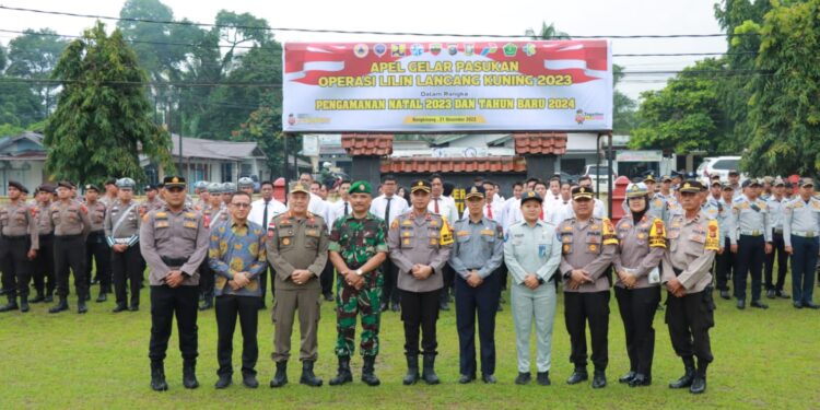 Pimpinan Apel Bacakan Amanat Kapolri Pada Apel Gelar Pasukan Ops Lilin-2023