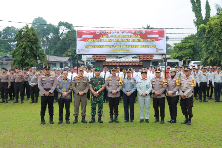 Pimpinan Apel Bacakan Amanat Kapolri Pada Apel Gelar Pasukan Ops Lilin-2023