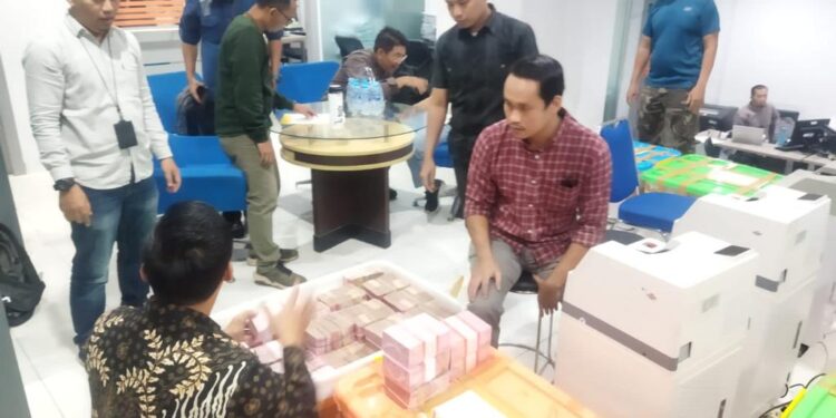 Tim Penyidik Jam Pidsus Kejagung Geledah PT Timah di Babel