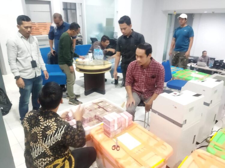 Tim Penyidik Jam Pidsus Kejagung Geledah PT Timah di Babel