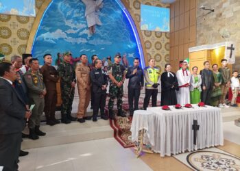 Kapolresta Pekanbaru AKBP Jeki Rahmat Mustika SIK dan Forkopimda Kunjungi Tempat Ibadah dan Pos Pengamanan Natal
