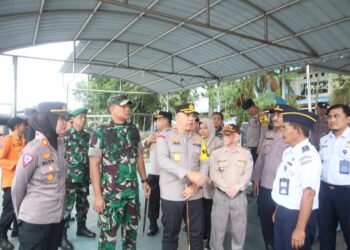 AKBP Jeki Rahmat Mustika, SIK, Bersama Dandim 0301 Wirabima Kota Pekanbaru dan Pejabat Utama Memantau Perayaan Natal di Gereja HKBP Hangtua