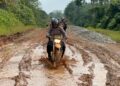 Meski Bertarung Dengan Lumpur, Kasat Resnarkoba Polres Rohul Pastikan Harkambtibmas Di Desa Pasir Agung