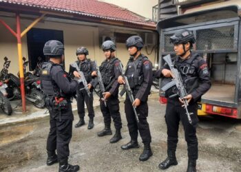 Ops Lilin – LK 2023, Satgas Tindak Brimobda Riau Sambang Pusat Perbelanjaan dan Keramaian