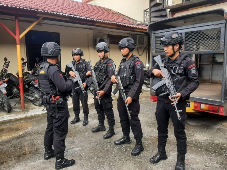 Ops Lilin – LK 2023, Satgas Tindak Brimobda Riau Sambang Pusat Perbelanjaan dan Keramaian