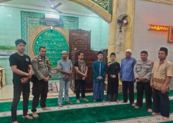 Lakukan Cooling System, Bhabinkamtibmas Polsek Bukit Raya Melaksanakan Kegiatan Sholat Magrib Berjamaah