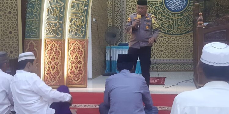 Kapolsek Bukit Raya Melaksanakan Kegiatan Sholat Shubuh Berjamaah