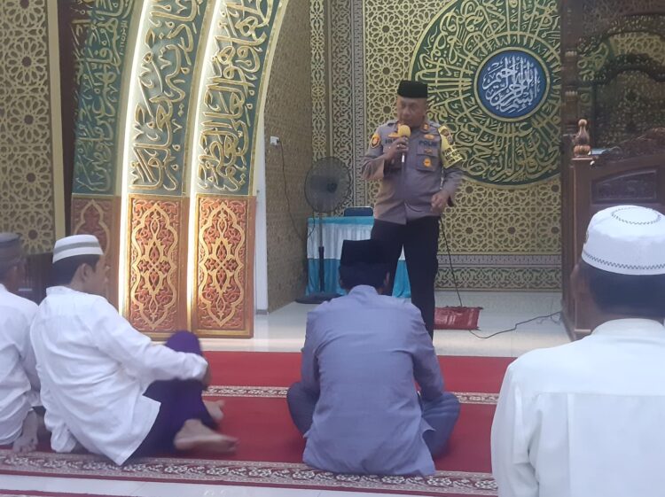Kapolsek Bukit Raya Melaksanakan Kegiatan Sholat Shubuh Berjamaah