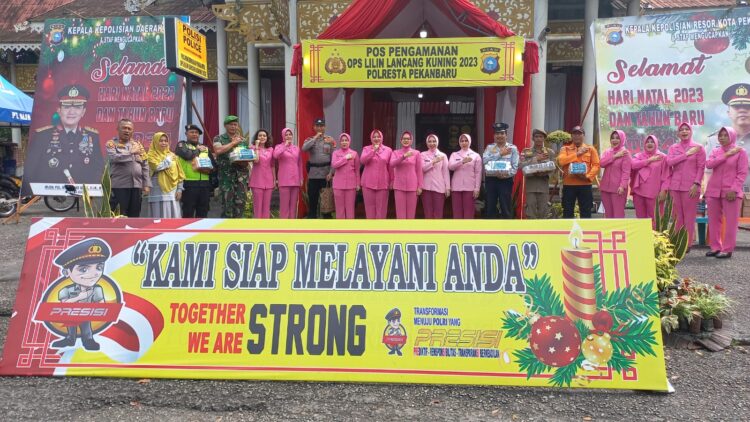 Kunjungan Ketua Bhayangkari Daerah Riau Bersama Rombongan ke Pos PAM Purna MTQ Ops Lilin Lancang Kuning 2023