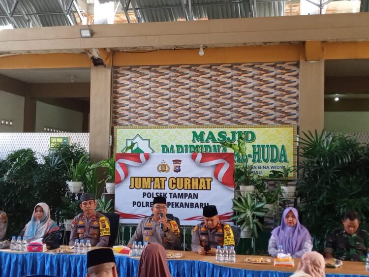 Gelar Jumat Curhat, Wakapolresta Pekanbaru Sampaikan Pesan Pemilu Damai
