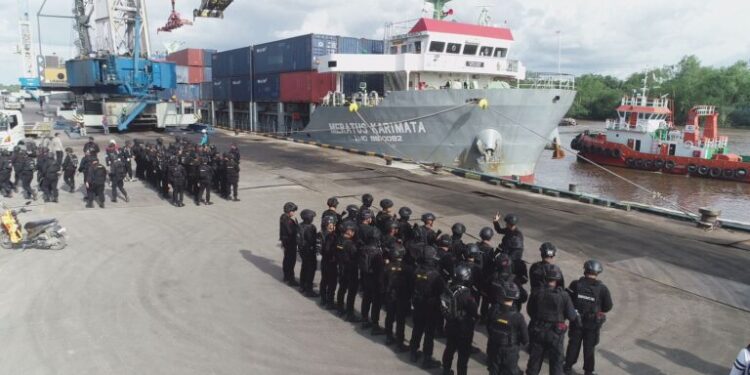 Polda Riau Beri Pengamanan Extra, 20 Kontainer Logistik Pemilu Sandar di Pelabuhan Pelindo Siak
