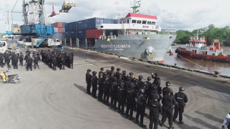 Polda Riau Beri Pengamanan Extra, 20 Kontainer Logistik Pemilu Sandar di Pelabuhan Pelindo Siak