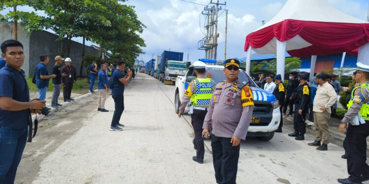 Satlantas Polres Siak melaksanakan Kegiatan Pengawalan Logistik Pemilu 2024