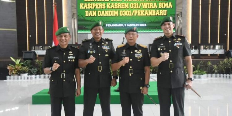 Danrem Pimpin Sertijab Kasi Pers Kasrem 031/WB Dandim 0301/Pbr.
