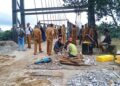 Pj Bupati dan Kadis PUPR Kampar Kunjungi  Kondisi Jembatan Gantung di desa Gobah