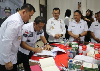 Kanwil Kemenkumham Riau Gelar Penandatanganan Kontrak 14 Bantuan Hukum Gratis Untuk Masyarakat Miskin