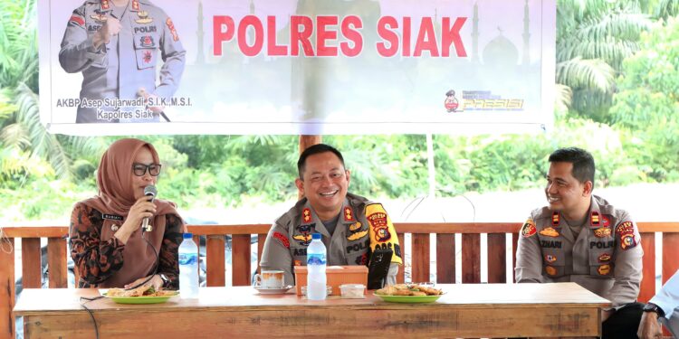 Kapolres Siak, AKBP Asep Sujarwadi SIK, MSi Laksanakan Kegiatan Jumat Curhat