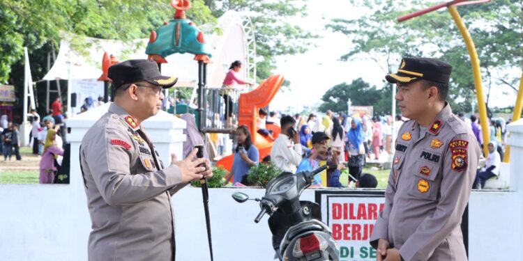 Kapolres SIAK ” AKBP Asep Sujarwadi, SIK., MSi Lakukan Pengecekan Personel Dalam Pengamanan Kegiatan Senam Bersama Capers dan Cawapres