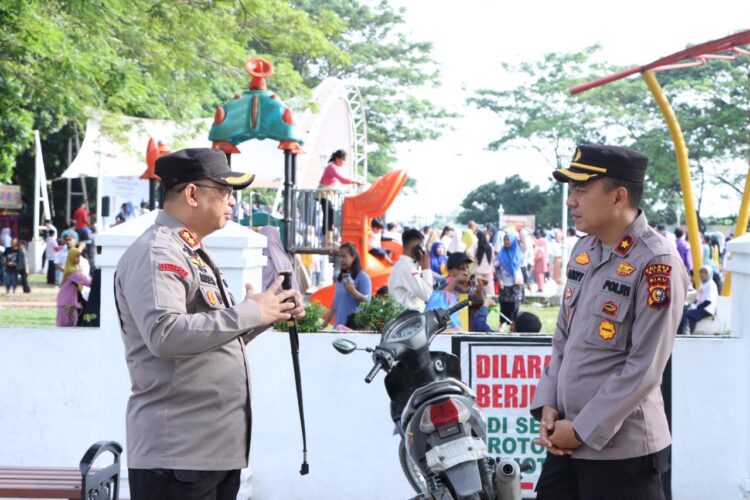 Kapolres SIAK ” AKBP Asep Sujarwadi, SIK., MSi Lakukan Pengecekan Personel Dalam Pengamanan Kegiatan Senam Bersama Capers dan Cawapres