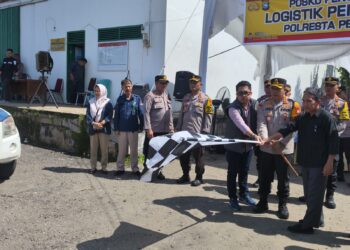 Kapolresta Jeki Rahmad dan Ketua KPU Pekanbaru Anton Merciyanto Laksanakan Kegiatan Simulasi Pendistribusian Logistik Pemilu 2024