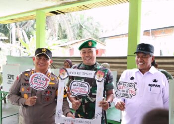 Kapolres Siak, AKBP Asep Sujarwadi, S.I.K., M.S.I. Bupati Siak Alpedri dan Rombongan Personel Polres Siak Laksanakan Monitoring ke TPS
