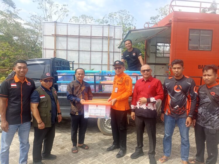Pasca Banjir” BPBD Pelalawan Salurkan Perlengkapan Bayi di Desa Kuala