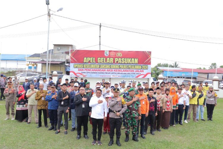 Kapolres Pelalawan AKBP Suwinto S.I.K Pimpin Apel gelar Pasukan Operasi Keselamatan Lancang Kuning 2024