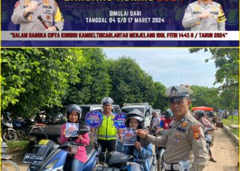 Satgas Preemtif Polres Kuansing Melaksanakan Giat Pemasangan Stiker dan Penyebaran Brosur Himbauan Tertib Berlalu Lintas