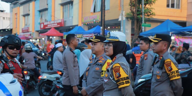 Kapolres Kampar Lakukan Pengamanan Pasar Tumpah Jelang Buka Puasa