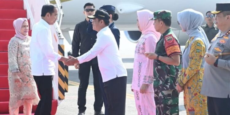 Presiden Jokowi dan Ibu Iriana Tiba di Bandara Internasional Kualanamu Sumut
