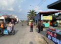 Personel Polres Kampar Lakukan Pengamanan Pasar Tumpah Jelang Buka Puasa